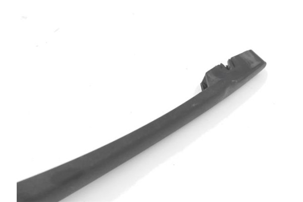 Recambio de brazo limpiaparabrisas trasero para peugeot 206 1.4 i referencia OEM IAM 6429R2  