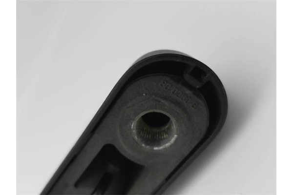 Recambio de brazo limpiaparabrisas trasero para peugeot 206 1.4 i referencia OEM IAM 6429R2  