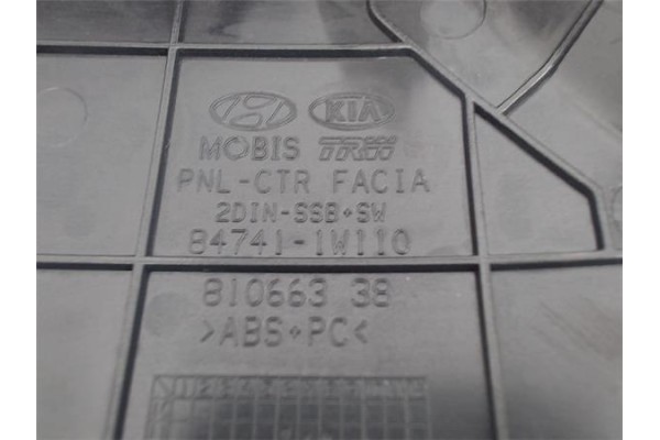 Recambio de embellecedor consola central para kia rio (ub) 1.2 basic referencia OEM IAM 847411W110  
