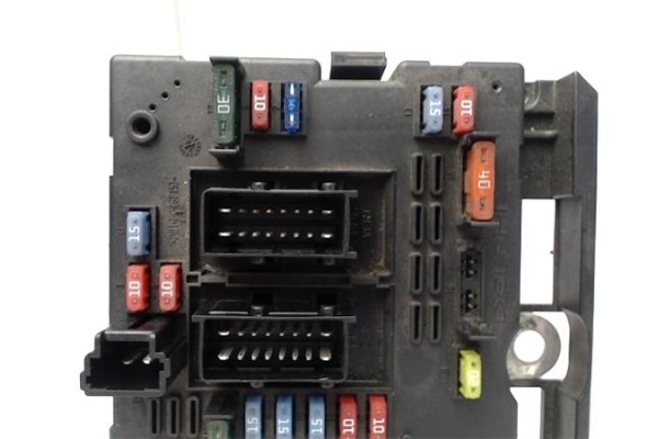 Recambio de caja fusibles/rele para peugeot 206 1.4 16v referencia OEM IAM 9650664080 42123817 