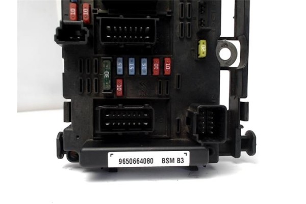 Recambio de caja fusibles/rele para peugeot 206 1.4 16v referencia OEM IAM 9650664080 42123817 