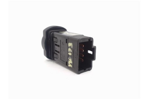Recambio de interruptor luces emergencia para dacia logan 1 1.6 prestige referencia OEM IAM 8200602232 252905315R 