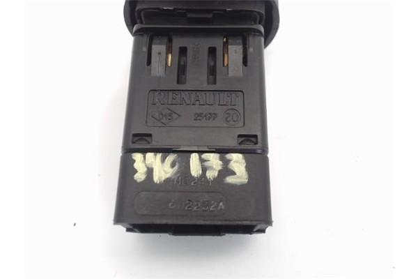 Recambio de interruptor luces emergencia para dacia logan 1 1.6 prestige referencia OEM IAM 8200602232 252905315R 