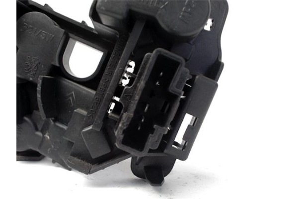 Recambio de portalampara porton trasero izquierdo para peugeot 206 1.4 16v referencia OEM IAM 326715  