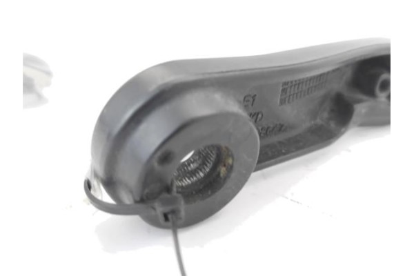 Recambio de brazo limpiaparabrisas delantero izquierdo para nissan micra (k12e) 1.2 16v referencia OEM IAM 28881AX702  
