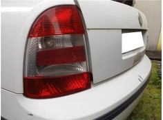 Recambio de piloto trasero izquierdo para skoda superb (3u4) 1.9 tdi referencia OEM IAM 3U5945111A  