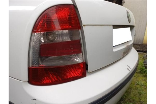 Recambio de piloto trasero izquierdo para skoda superb (3u4) 1.9 tdi referencia OEM IAM 3U5945111A  