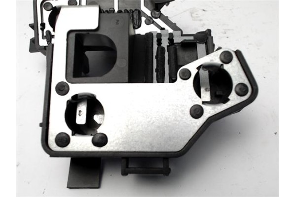 Recambio de portalampara porton trasero derecho para peugeot 206 1.4 16v referencia OEM IAM 326759  