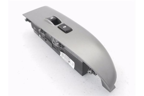 Recambio de mando elevalunas delantero derecho para kia carnival 2.9 crdi referencia OEM IAM 935754D120OT  