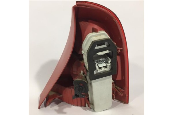 Recambio de piloto trasero izquierdo para renault clio ii fase ii (b/cb0) 1.5 authentique referencia OEM IAM 8200071413  8200917