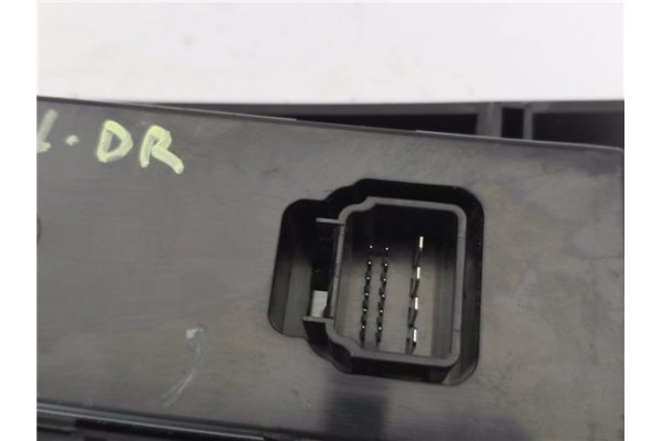 Recambio de mando elevalunas delantero derecho para kia carnival 2.9 crdi referencia OEM IAM 935754D120OT  