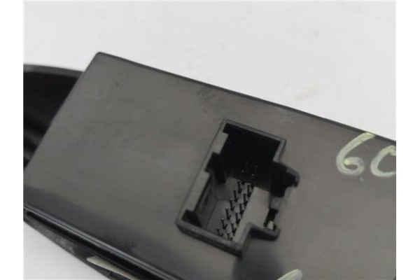 Recambio de mando elevalunas delantero derecho para kia carnival 2.9 crdi referencia OEM IAM 935754D120OT  
