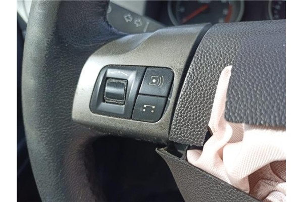 Recambio de volante para opel astra h gtc 1.4 referencia OEM IAM 913316  