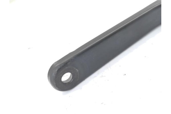 Recambio de brazo limpiaparabrisas delantero derecho para renault trafic ii furgón (fl) 2.5 dti referencia OEM IAM 7701050584  