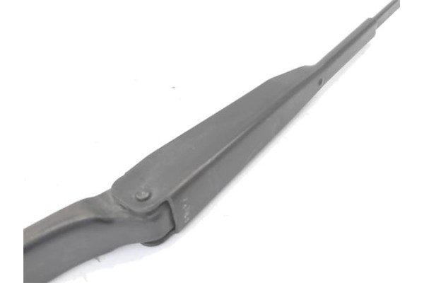 Recambio de brazo limpiaparabrisas delantero derecho para renault trafic ii furgón (fl) 2.5 dti referencia OEM IAM 7701050584  