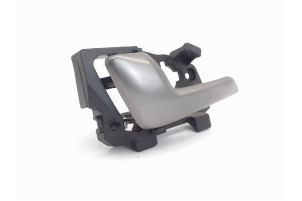 Recambio de manilla int. puerta delantero izquierda para kia rio (ub) 1.2 basic referencia OEM IAM 826101W010  