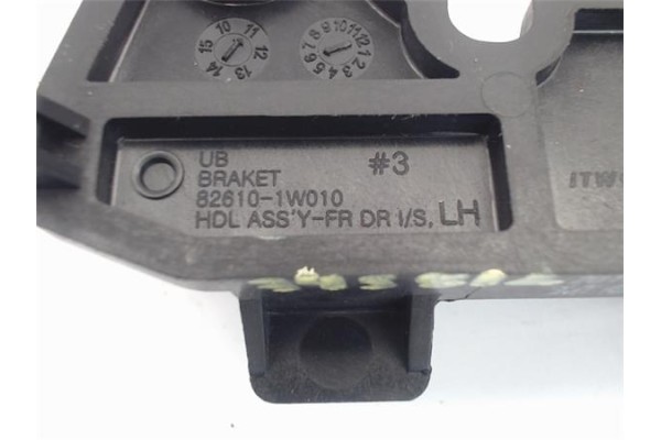 Recambio de manilla int. puerta delantero izquierda para kia rio (ub) 1.2 basic referencia OEM IAM 826101W010  