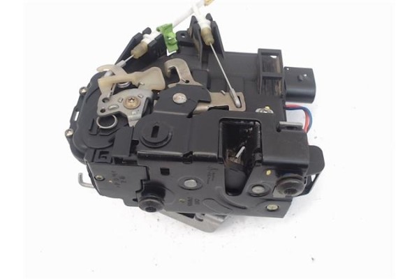 Recambio de cierre electromagnetico trasero izquierdo para audi allroad quattro (4b5) 2.5 tdi (132kw) referencia OEM IAM 4B08390