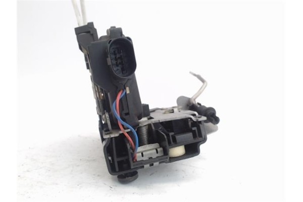 Recambio de cierre electromagnetico trasero izquierdo para audi allroad quattro (4b5) 2.5 tdi (132kw) referencia OEM IAM 4B08390