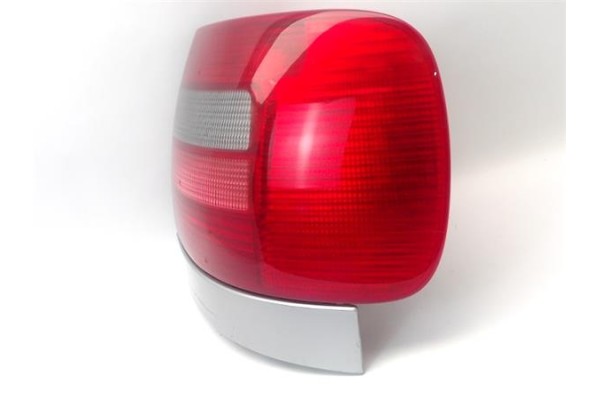 Recambio de piloto trasero derecho para audi a4 berlina (b5) 2.8 referencia OEM IAM 8D0945112D  