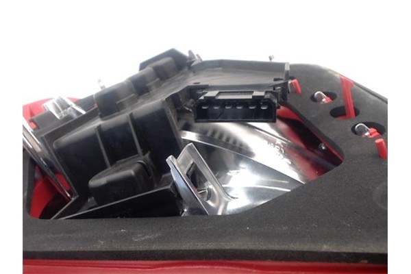 Recambio de piloto trasero derecho para audi a4 berlina (b5) 2.8 referencia OEM IAM 8D0945112D  