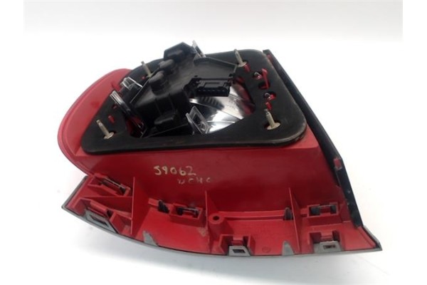 Recambio de piloto trasero derecho para audi a4 berlina (b5) 2.8 referencia OEM IAM 8D0945112D  