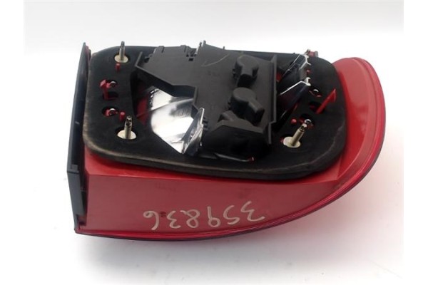 Recambio de piloto trasero derecho para audi a4 berlina (b5) 2.8 referencia OEM IAM 8D0945112D  