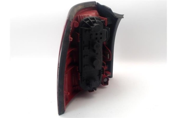 Recambio de piloto trasero derecho para audi a4 avant (8e) 1.9 tdi (96kw) referencia OEM IAM 8E5945218  