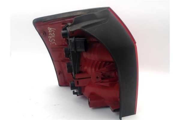 Recambio de piloto trasero derecho para audi a4 avant (8e) 1.9 tdi (96kw) referencia OEM IAM 8E5945218  