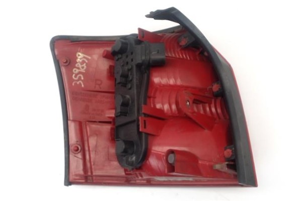 Recambio de piloto trasero derecho para audi a4 avant (8e) 1.9 tdi (96kw) referencia OEM IAM 8E5945218  
