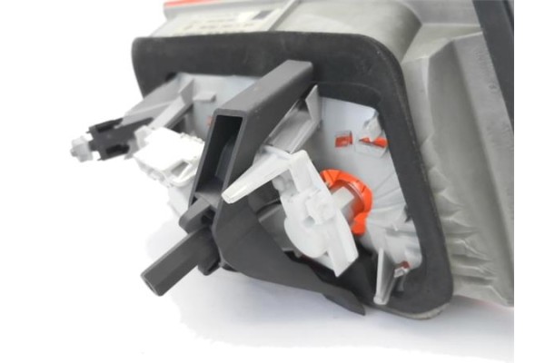 Recambio de piloto interior derecho para audi a4 avant (8e) 2.0 tdi 16v referencia OEM IAM 8E9945094A  