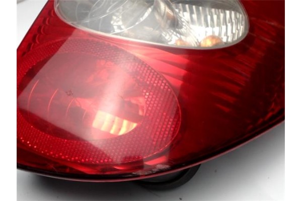 Recambio de piloto trasero derecho para renault laguna ii grandtour (kg0) 1.9 dci (kg0g) referencia OEM IAM 8200002472  