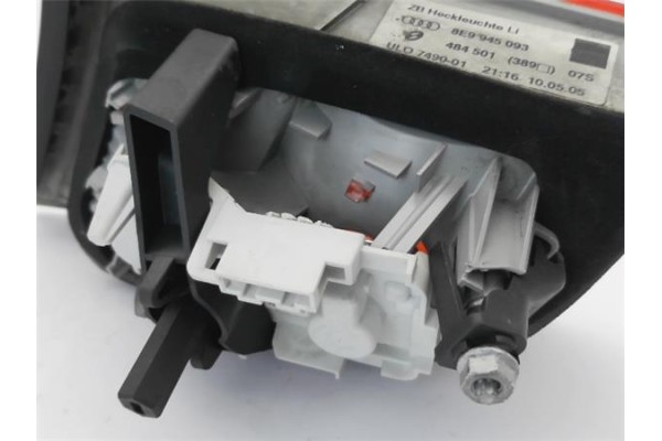 Recambio de piloto interior izquierdo para audi a4 avant (8e) 2.0 tdi 16v referencia OEM IAM 8E9945093A  