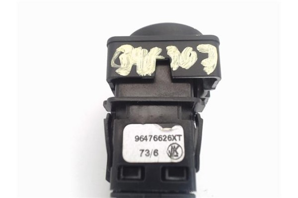 Recambio de boton cierre centralizado para citroen c4 berlina 1.4 16v referencia OEM IAM 9676626XT  