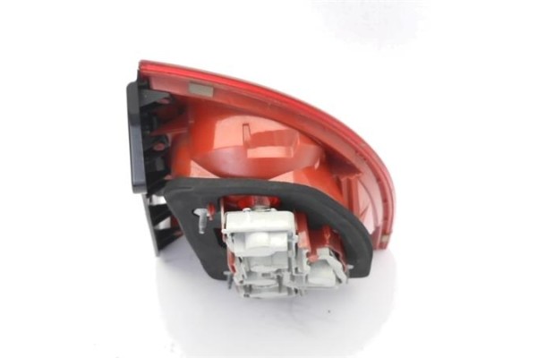 Recambio de piloto trasero izquierdo para volkswagen passat berlina (3b3) 1.9 tdi referencia OEM IAM 3B5945095AE  