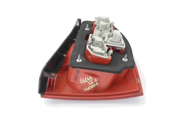 Recambio de piloto trasero izquierdo para volkswagen passat berlina (3b3) 1.9 tdi referencia OEM IAM 3B5945095AE  