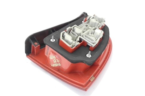 Recambio de piloto trasero izquierdo para volkswagen passat berlina (3b3) 1.9 tdi referencia OEM IAM 3B5945095AE  