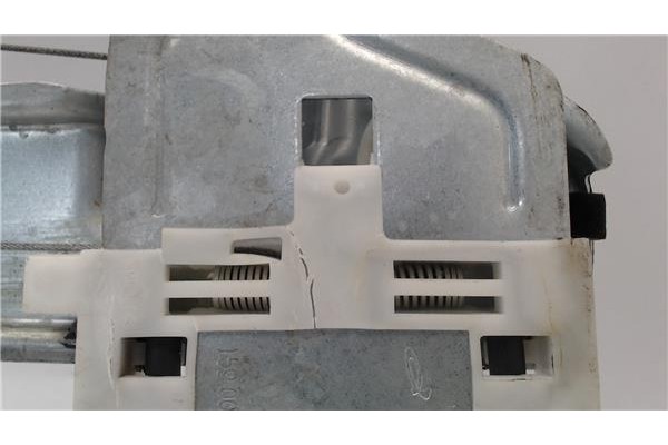 Recambio de mecanismo elevalunas delantero izquierdo para peugeot 2008 1.6 hdi referencia OEM IAM 9815999380  