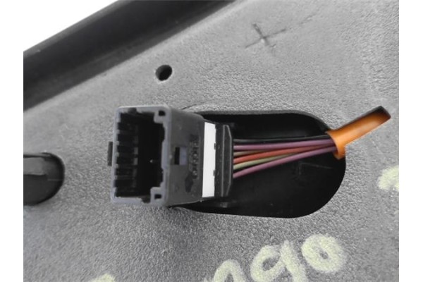 Recambio de retrovisor electrico derecho para renault twingo ii 1.2 16v (c06c, c06d, c06k) referencia OEM IAM 7701067335  