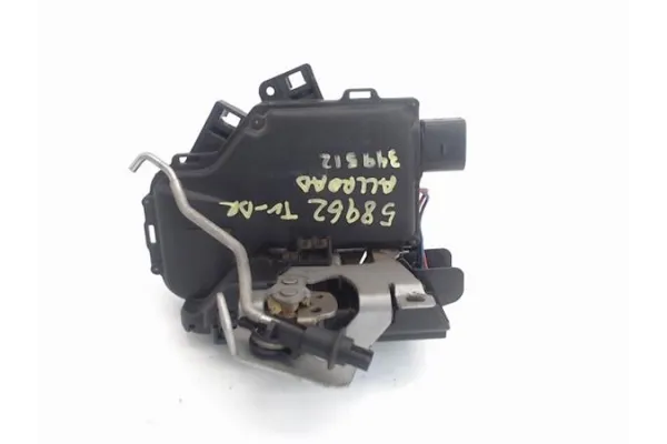 Recambio de cierre electromagnetico trasero derecho para audi allroad quattro (4b5) 2.5 tdi (132kw) referencia OEM IAM 4B0839015