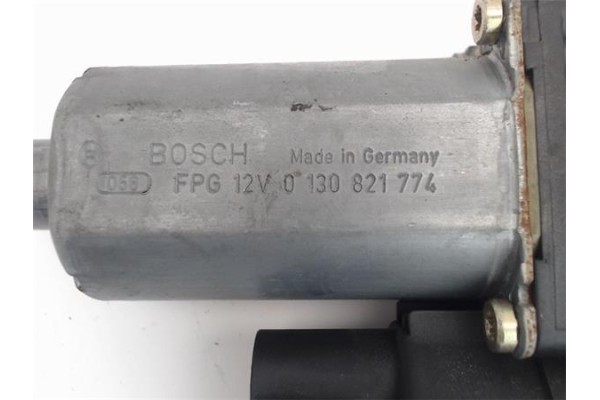 Recambio de motor elevalunas delantero derecho para audi allroad quattro (4b5) 2.5 tdi (132kw) referencia OEM IAM 0130821774 4B0