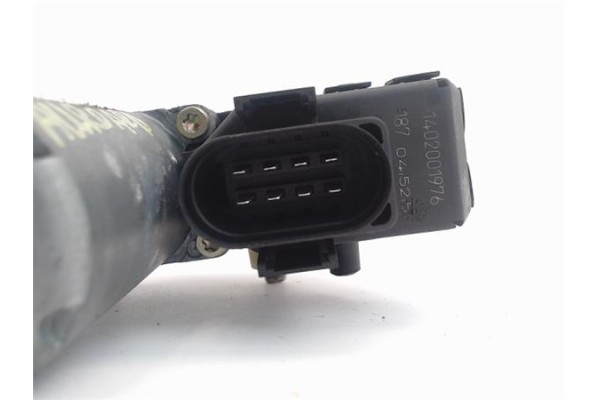 Recambio de motor elevalunas delantero izquierdo para audi allroad quattro (4b5) 2.5 tdi (132kw) referencia OEM IAM 4B0959801E  