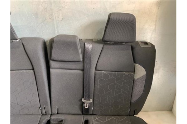 Recambio de asiento trasero central para peugeot 2008 1.2 access referencia OEM IAM 16352565NN 16352567NN 