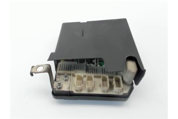 Recambio de caja fusibles/rele para renault kangoo ii (f/kw0) 1.5 furgón compact comfort referencia OEM IAM 8200356348  