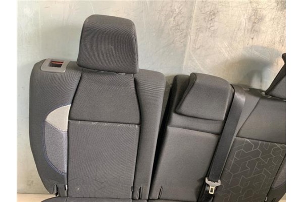 Recambio de asiento trasero central para peugeot 2008 1.2 access referencia OEM IAM 16352565NN 16352567NN 
