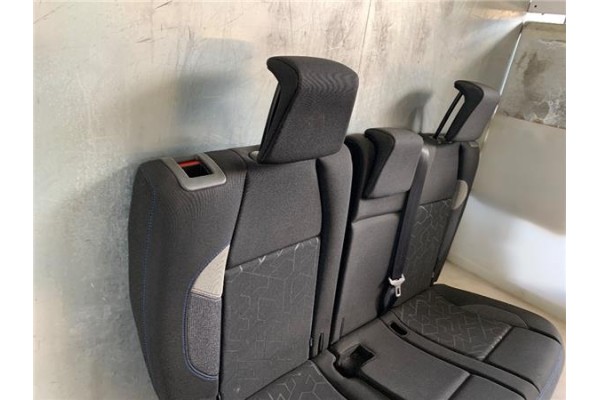 Recambio de asiento trasero central para peugeot 2008 1.2 access referencia OEM IAM 16352565NN 16352567NN 