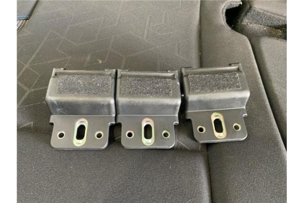 Recambio de asiento trasero central para peugeot 2008 1.2 access referencia OEM IAM 16352565NN 16352567NN 