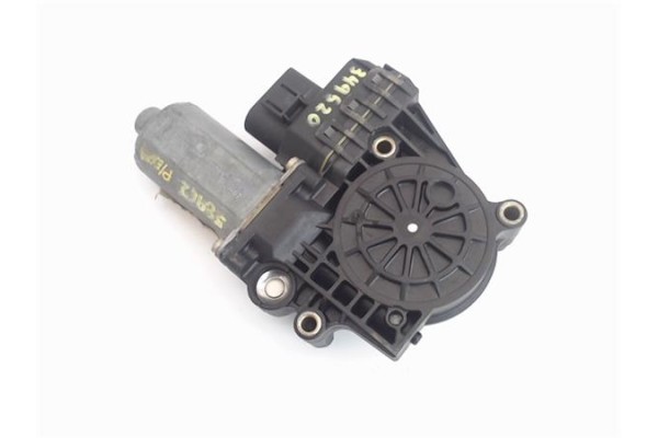 Recambio de motor elevalunas trasero izquierdo para audi allroad quattro (4b5) 2.5 tdi (132kw) referencia OEM IAM 4B0959801B  