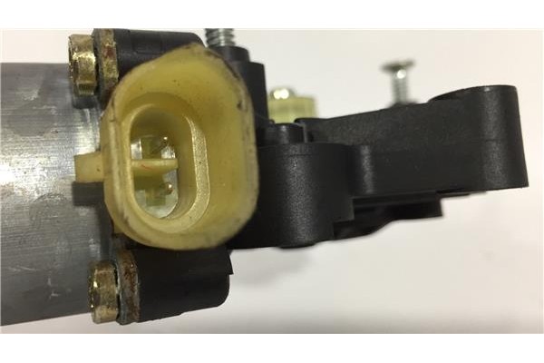 Recambio de motor elevalunas delantero derecho para toyota avensis berlina (t22) 2.0 vvt-i referencia OEM IAM 878623402E10 10020