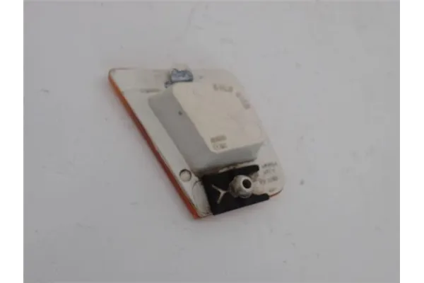 Recambio de reflectante paragolpes trasero para jeep cherokee (kj) referencia OEM IAM 19284  